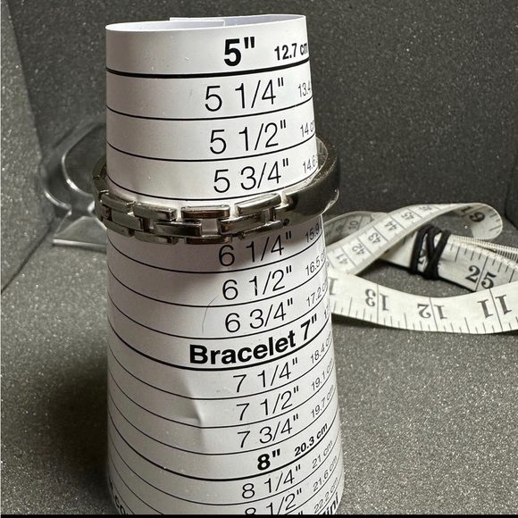 JACLYN SMITH Ladies Diamond Quartz Watch Silver Tone Black Dial Working - Picture 7 of 9